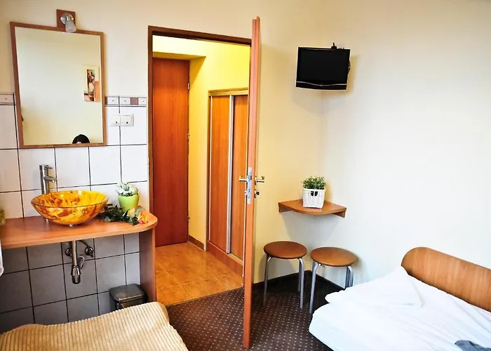 Osrodek Uslug Hotelarskich Kinga בית הארחה